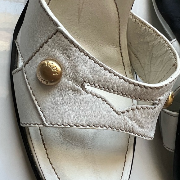 Tod's White Mules with Gold Details - Picture 9 of 9